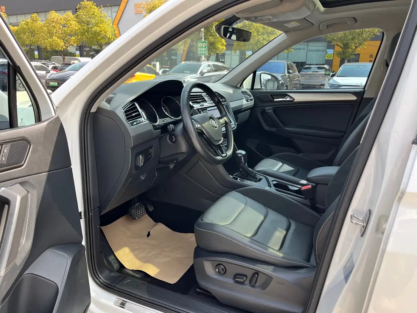 Volkswagen Tiguan L 2018 Facelift 330TSI Automatic 2WD Luxury Edition фото 6