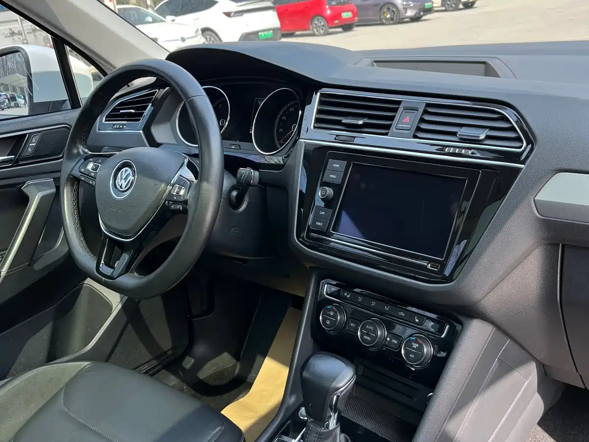 Volkswagen Tiguan L 2018 Facelift 330TSI Automatic 2WD Luxury Edition фото 13