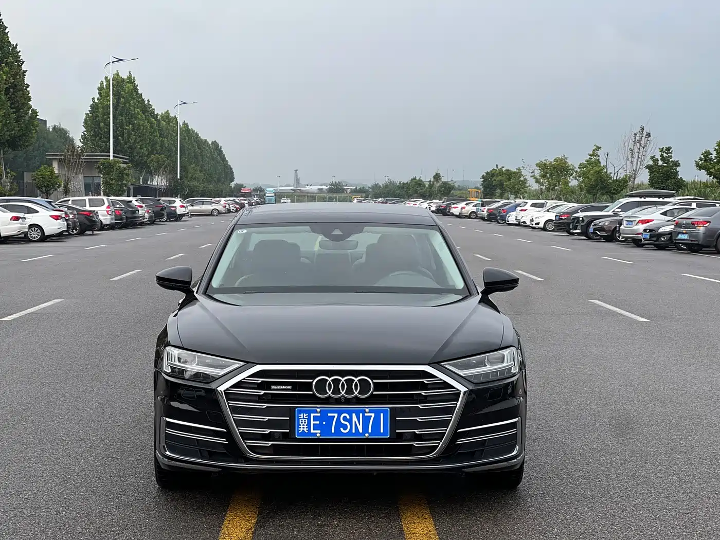 Фото 2 - Audi A8