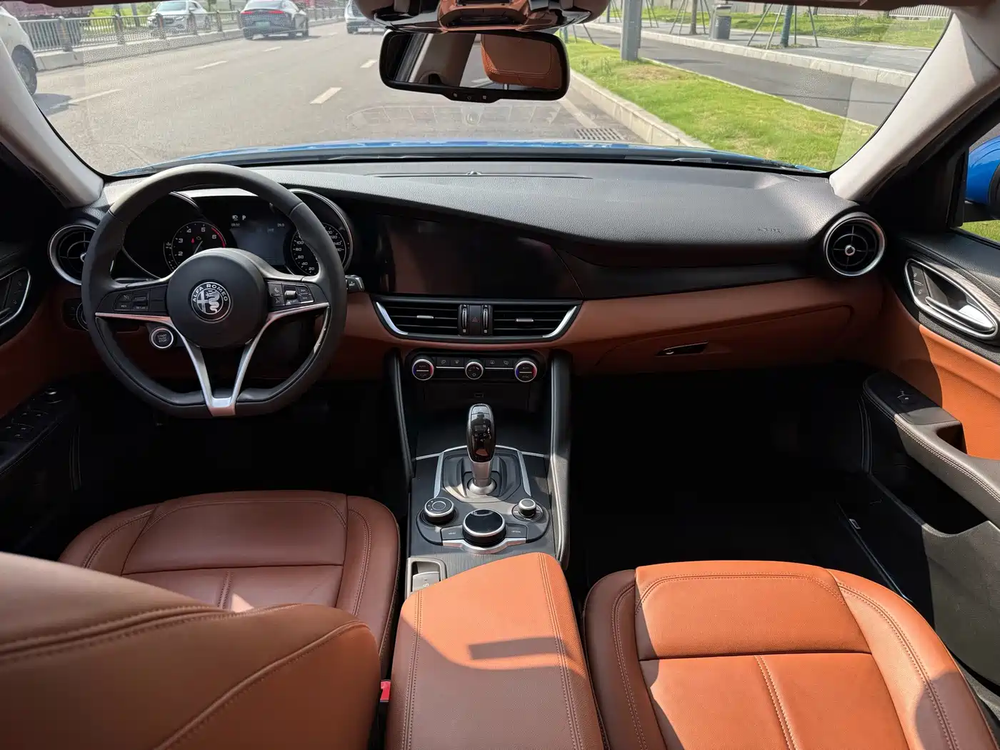 Alfa Romeo Giulia 2019 2017 2.0T 200HP Luxury Edition