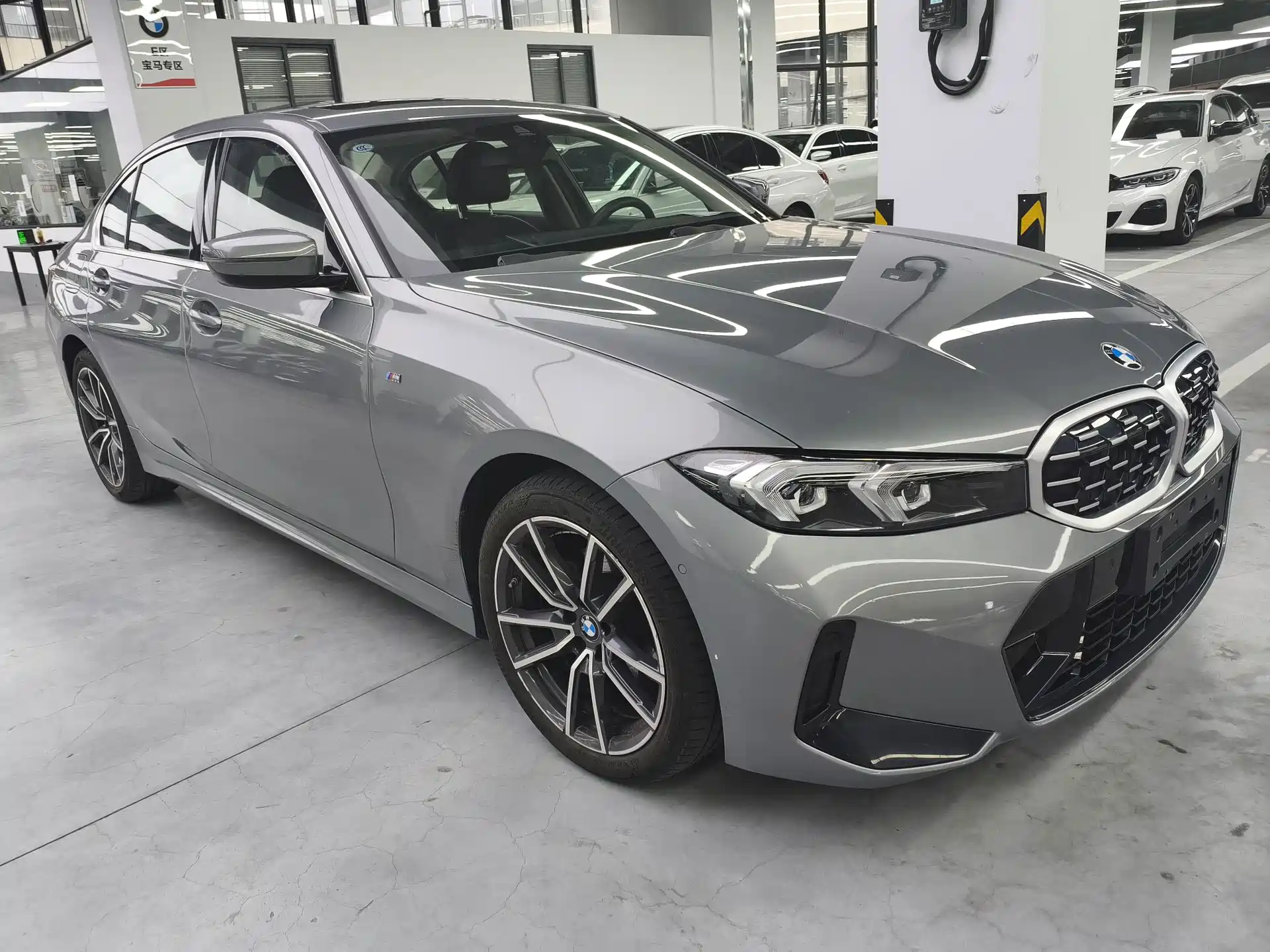Photo 3 - BMW 3 Series