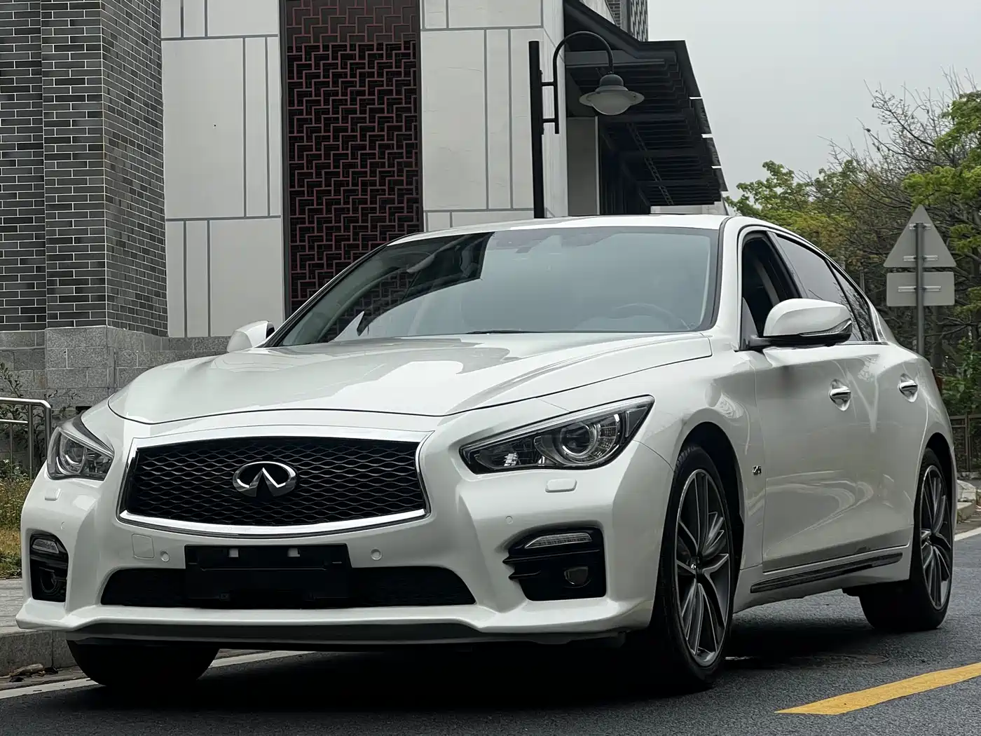 Фото 1 - Infiniti Q50L