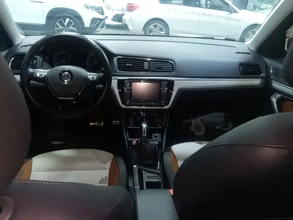 Volkswagen Gran Lavida 2017 2017 230TSI DSG Luxury Edition