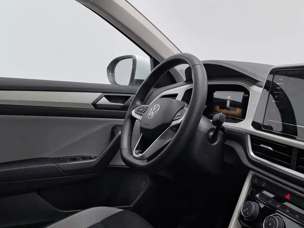 Фото 22 - Volkswagen T-ROC