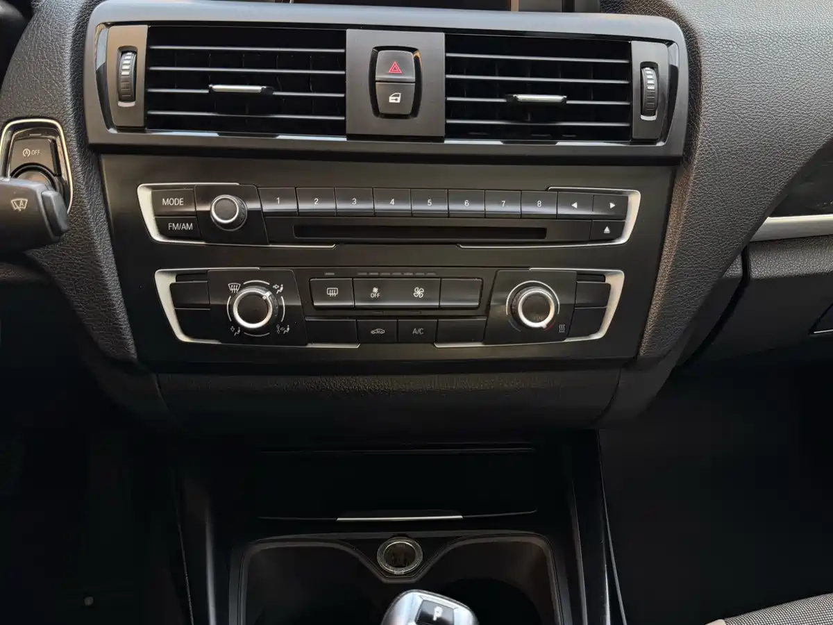 BMW 1 Series (Import) 2013 Facelift 116i Urban Model фото 13