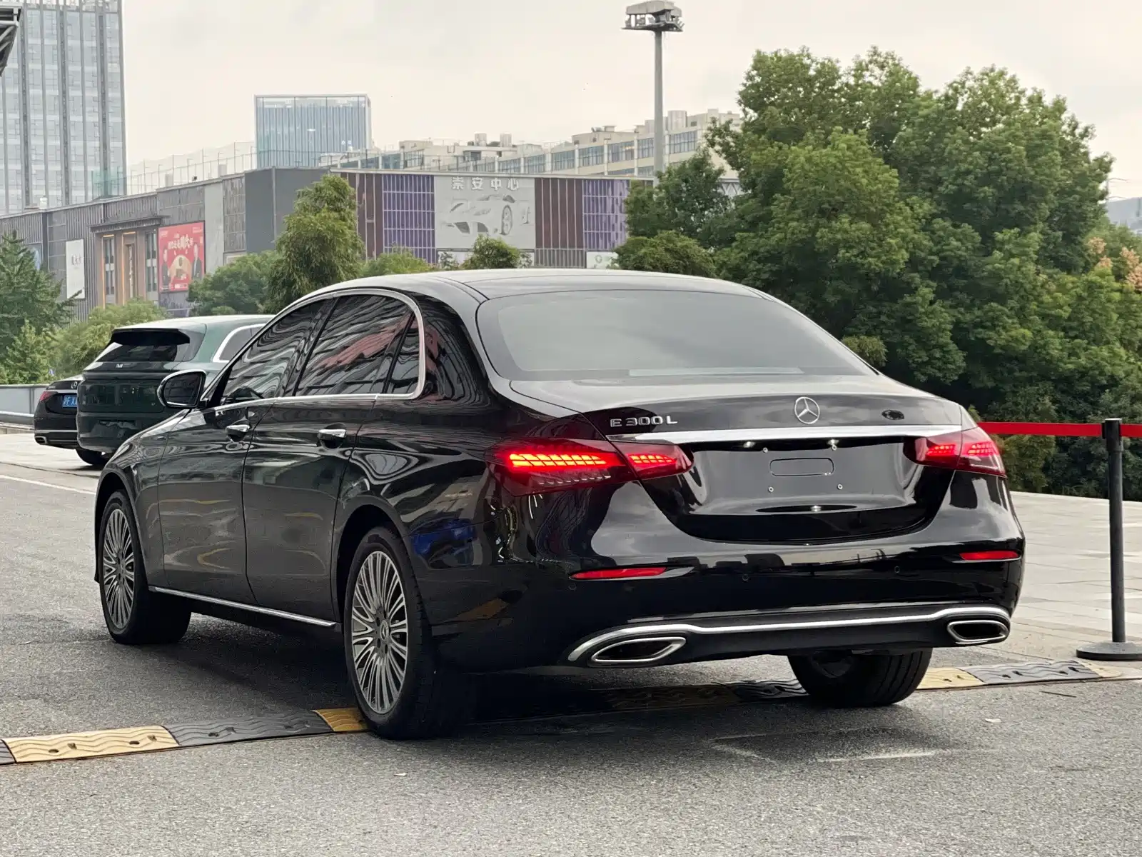 Фото 4 - Mercedes-Benz E-Class