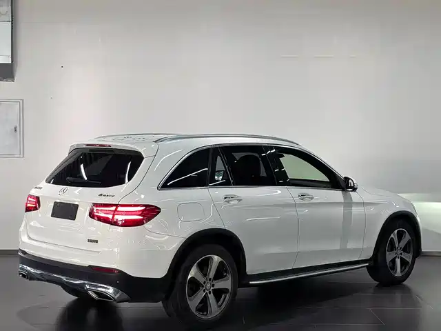 Mercedes-Benz GLC 2017 GLC 260 4MATIC Luxury — фото 3
