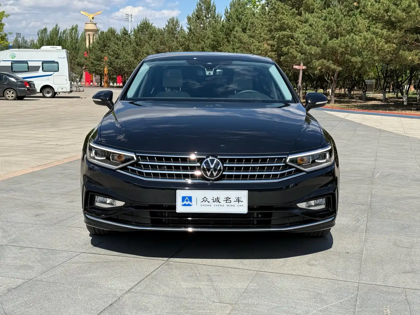 Volkswagen Magotan 2023 Model 2 Million Commemorative Edition 330TSI DSG Luxury фото 3