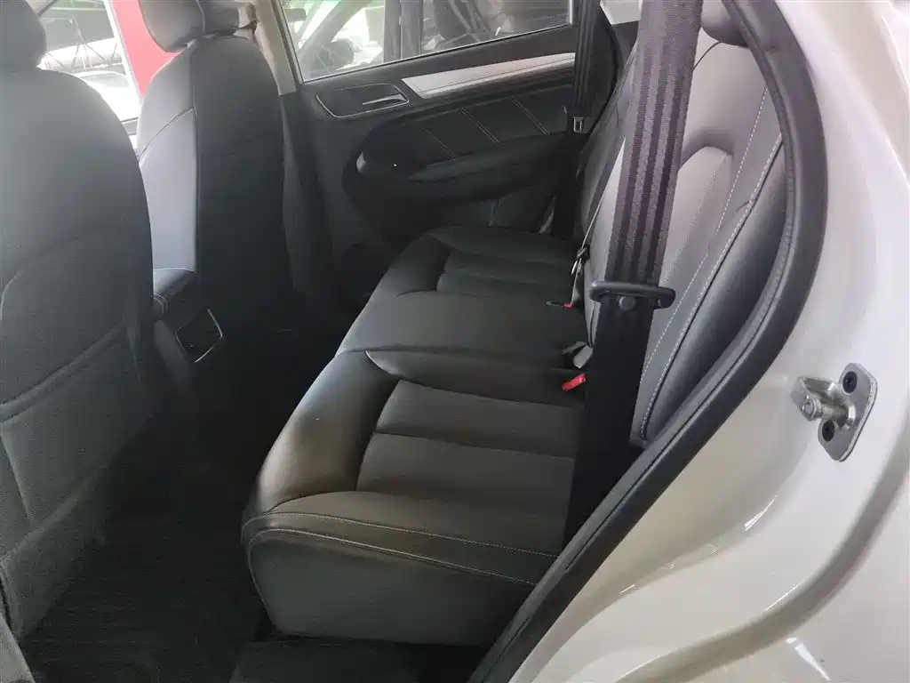 ROEWE RX5 NEW ENERGY
