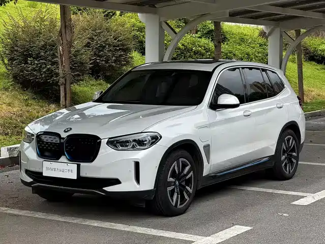 BMW iX3 Лидер