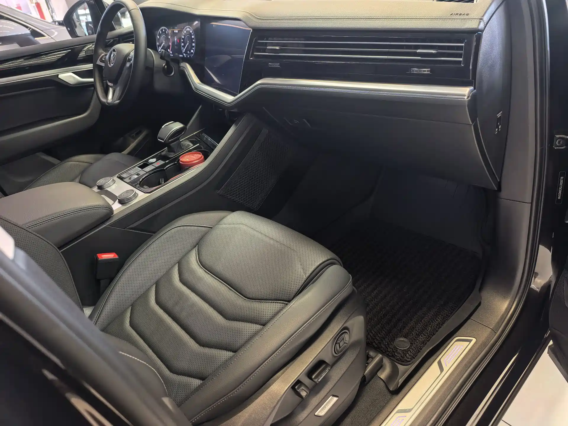 Фото 7 - Volkswagen Touareg