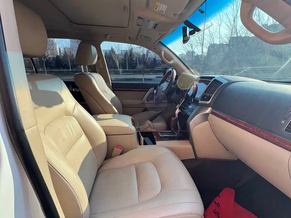 Toyota Land Cruiser 2012 4.0L Automatic VX фото 19