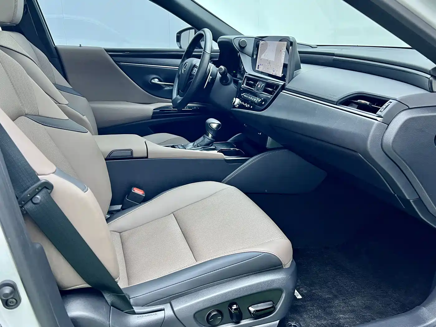 Lexus ES 2023 200 Excellence Edition фото 16