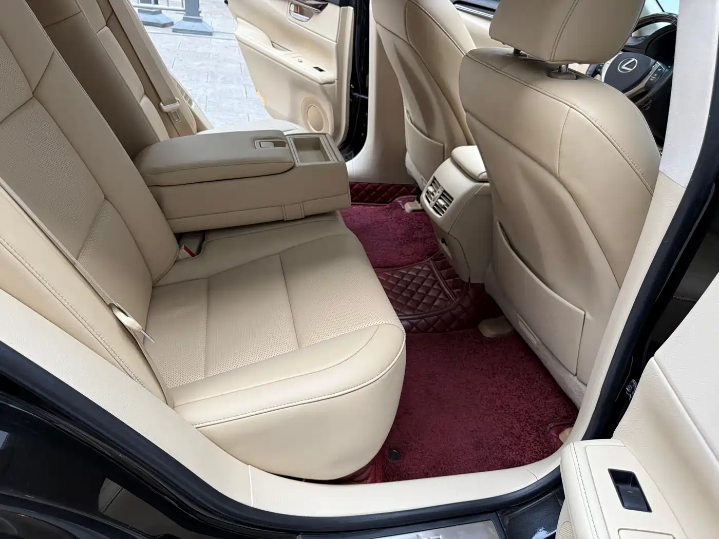 Lexus ES 2013 300h Luxury Edition фото 23