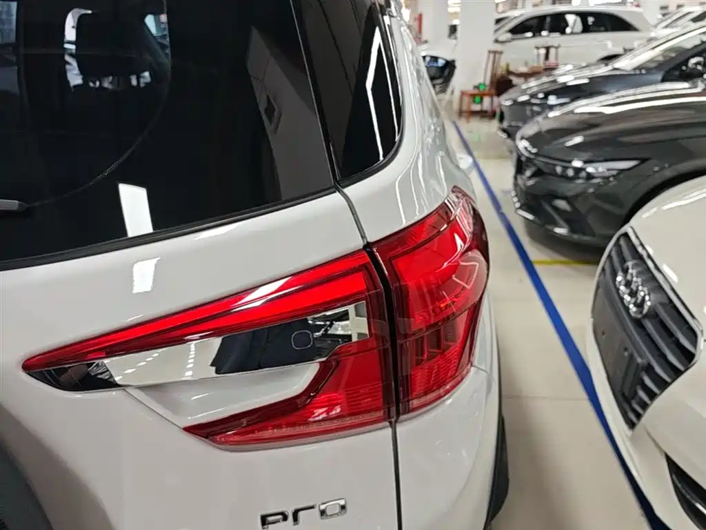 BYD Yuan Pro 2021 401KM Luxury Model фото 8