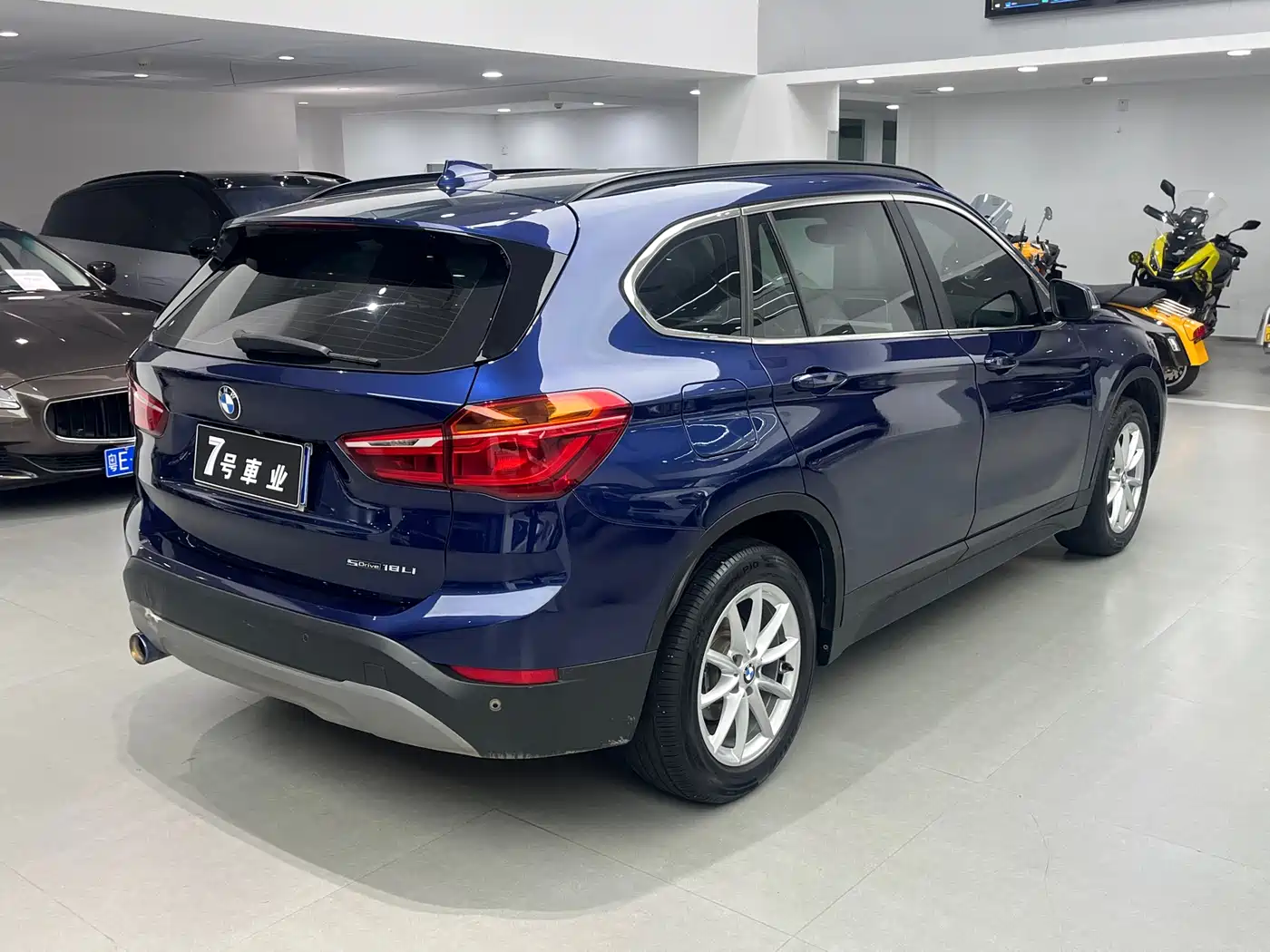 BMW X1 2018 sDrive18Li Fashion Model фото 5