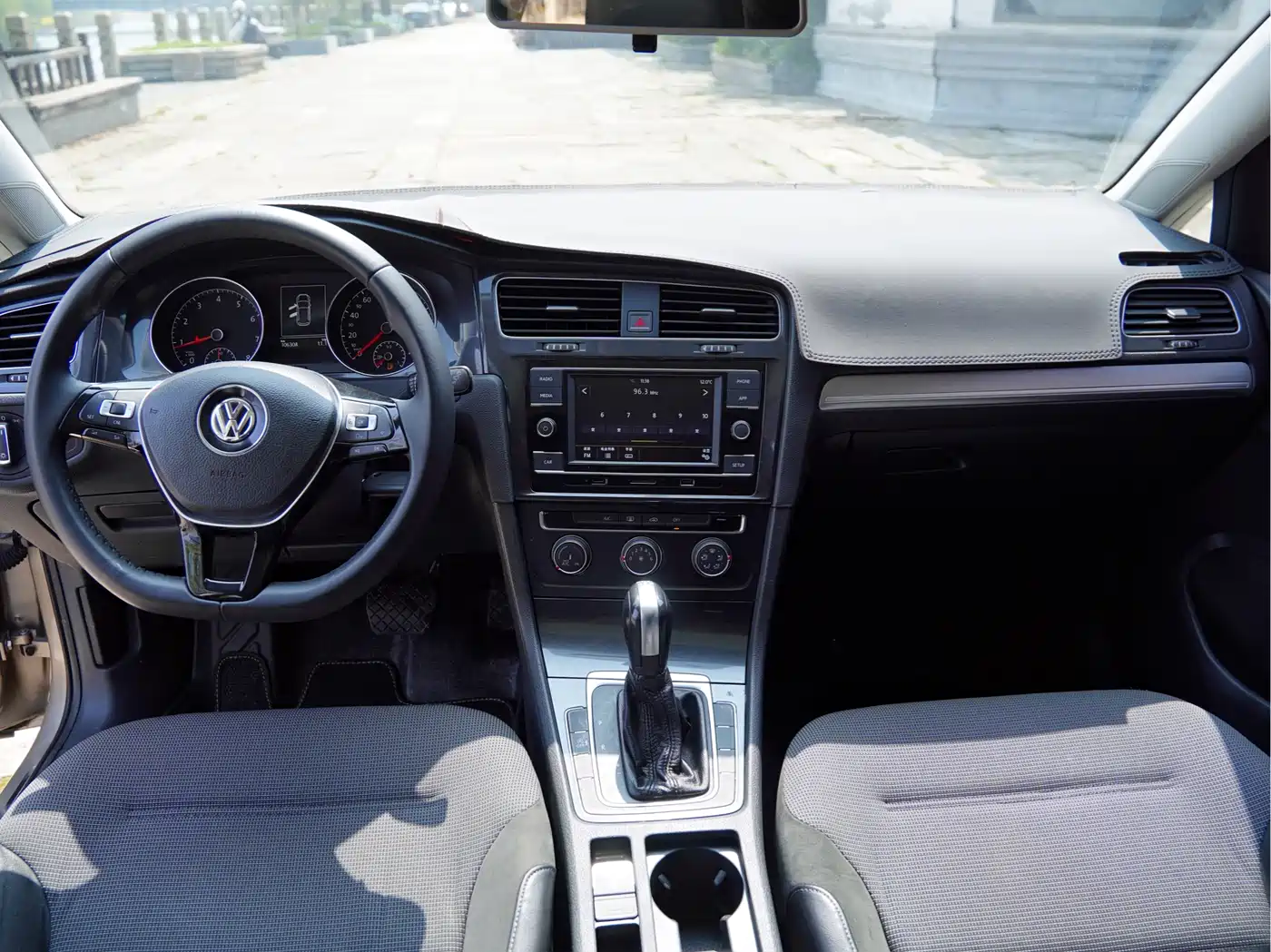 Volkswagen Golf 2018 230TSI Automatic Comfort фото 11