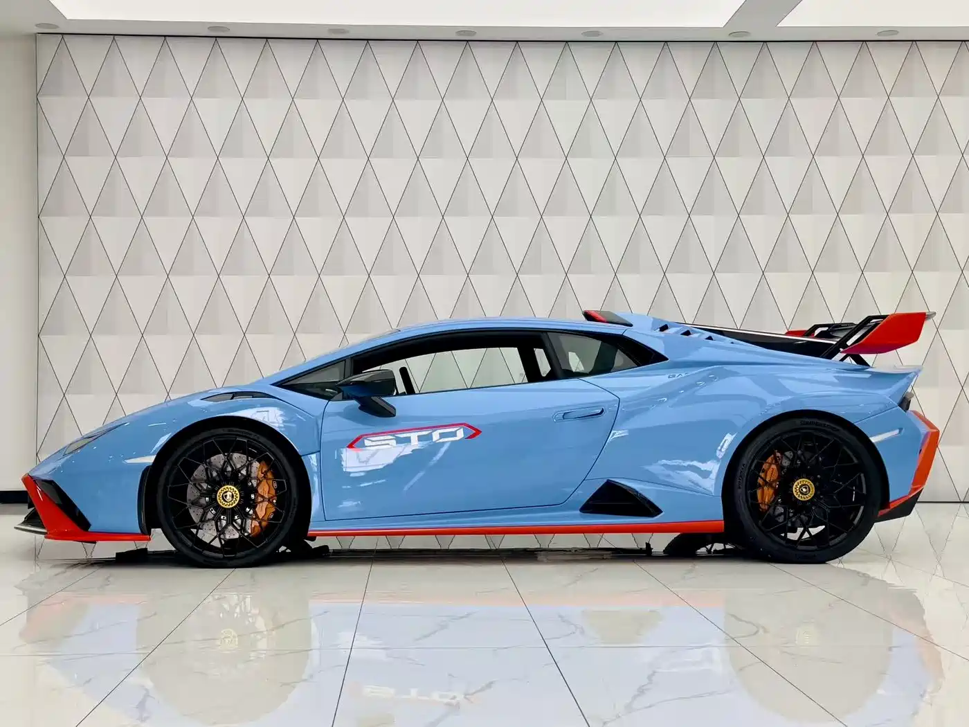 LAMBORGHINI HURACÁN