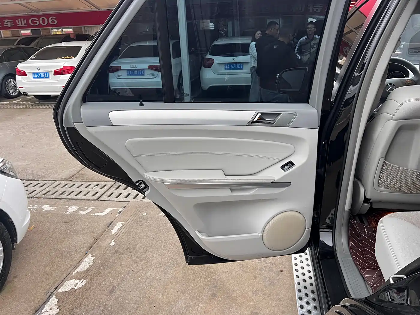 Mercedes-Benz M-Class 2010 ML 300 4MATIC фото 9