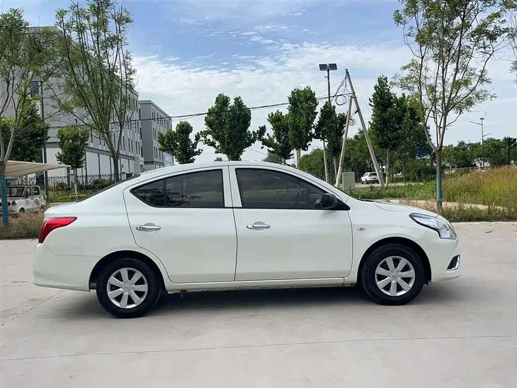 Nissan Sunny 2017 2016 1.5XE CVT Leading Edition