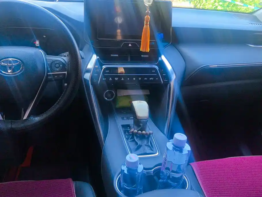Toyota Venza 2022 2.0L CVT 2WD Luxury фото 13