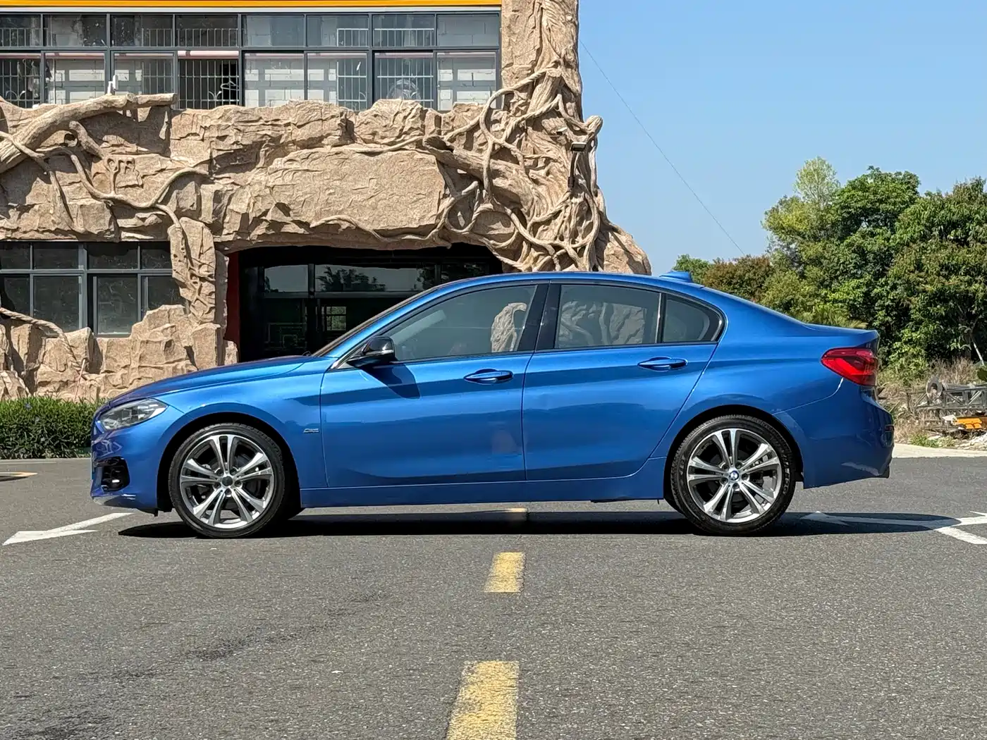BMW 1 Series 2017 118i Sport фото 5