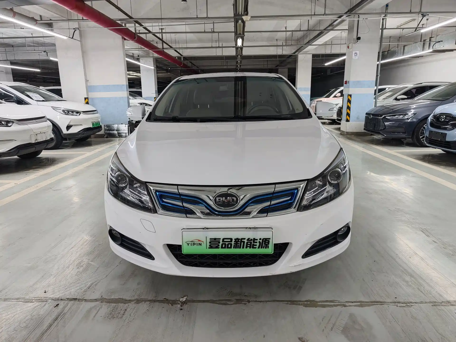 Фото 2 - BYD e5