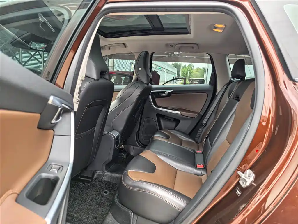 Photo 12 - Volvo XC60