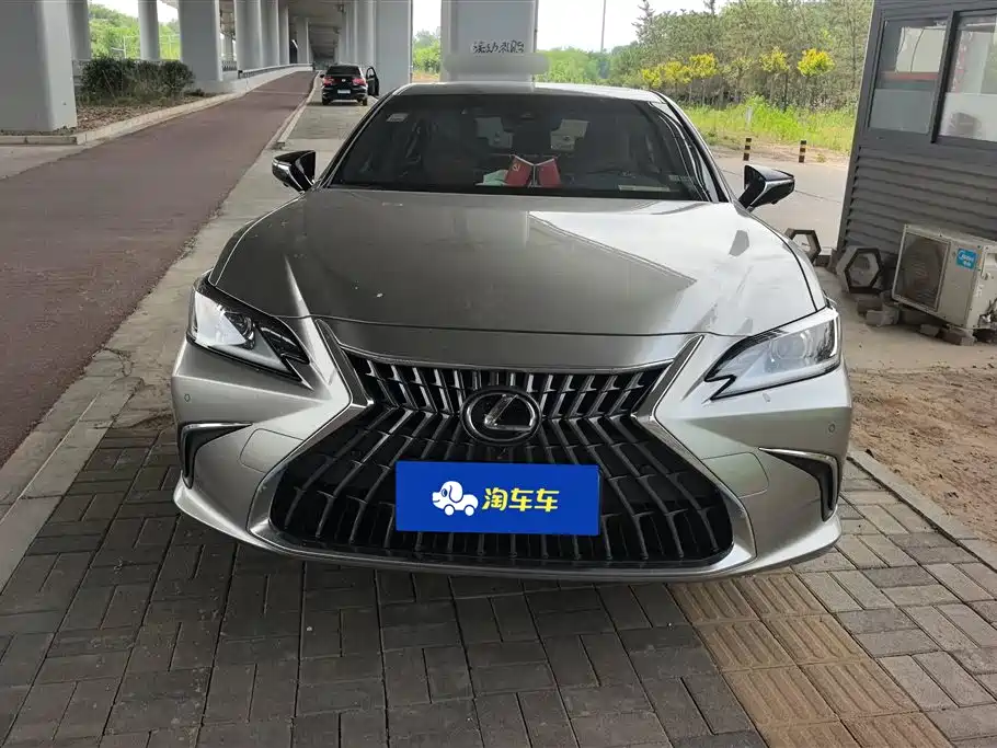 Lexus ES 2023 200 Excellence Edition фото 2