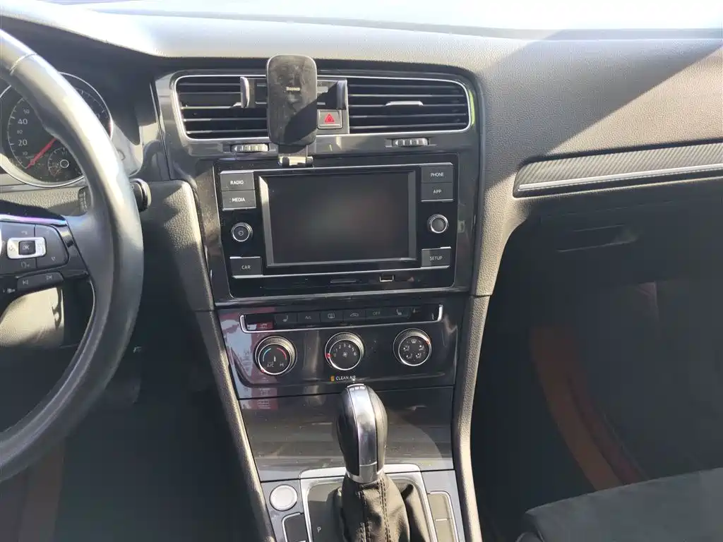 Volkswagen Golf 2018 230TSI Automatic Luxury фото 6