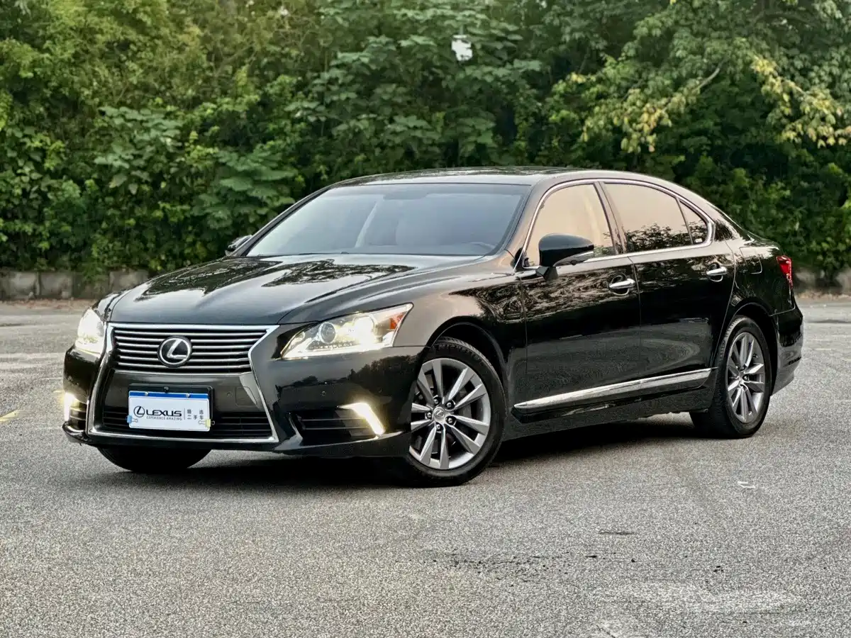 Фото 1 - Lexus LS