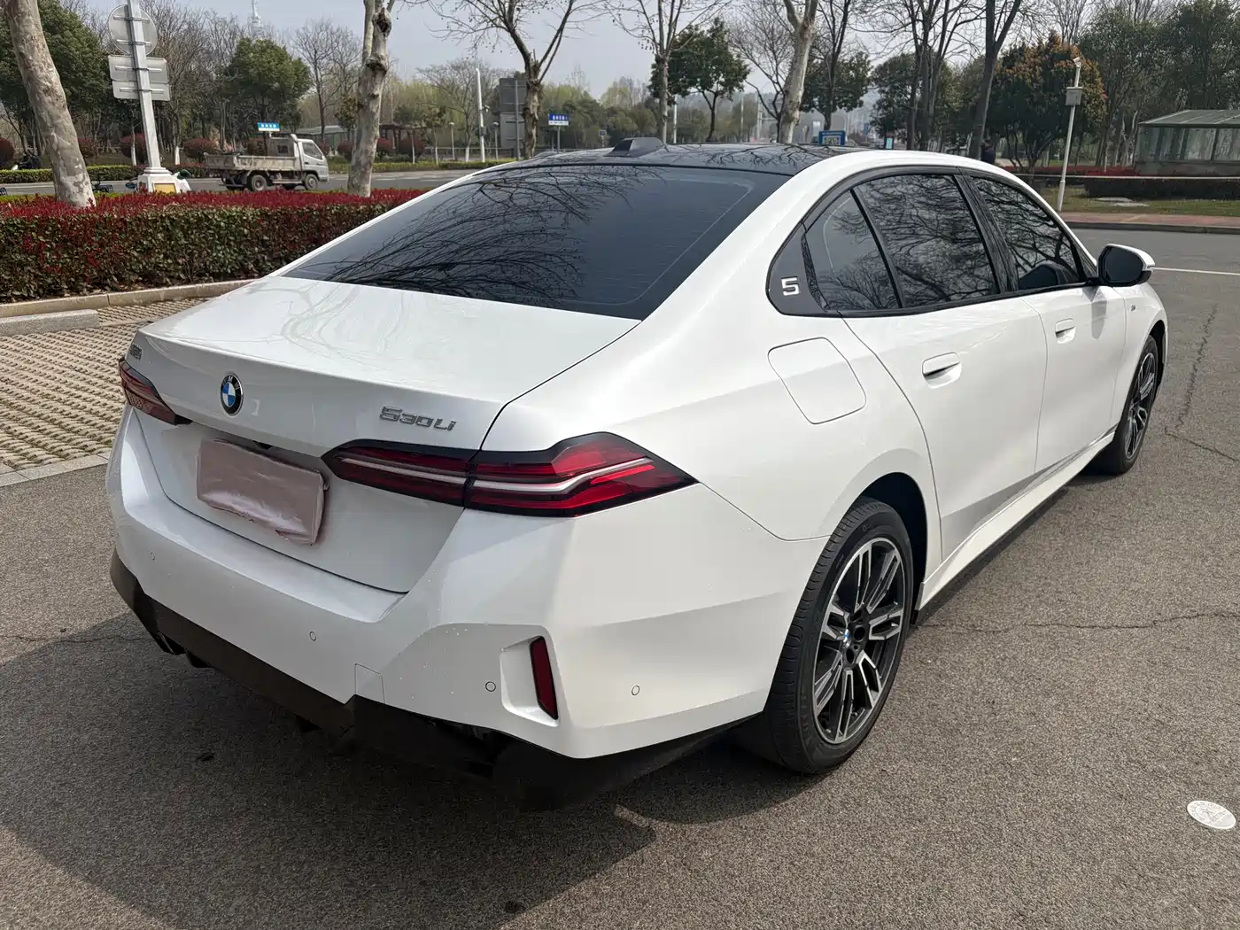 BMW 5 Series 2025 530Li Leading M Sport Package фото 3