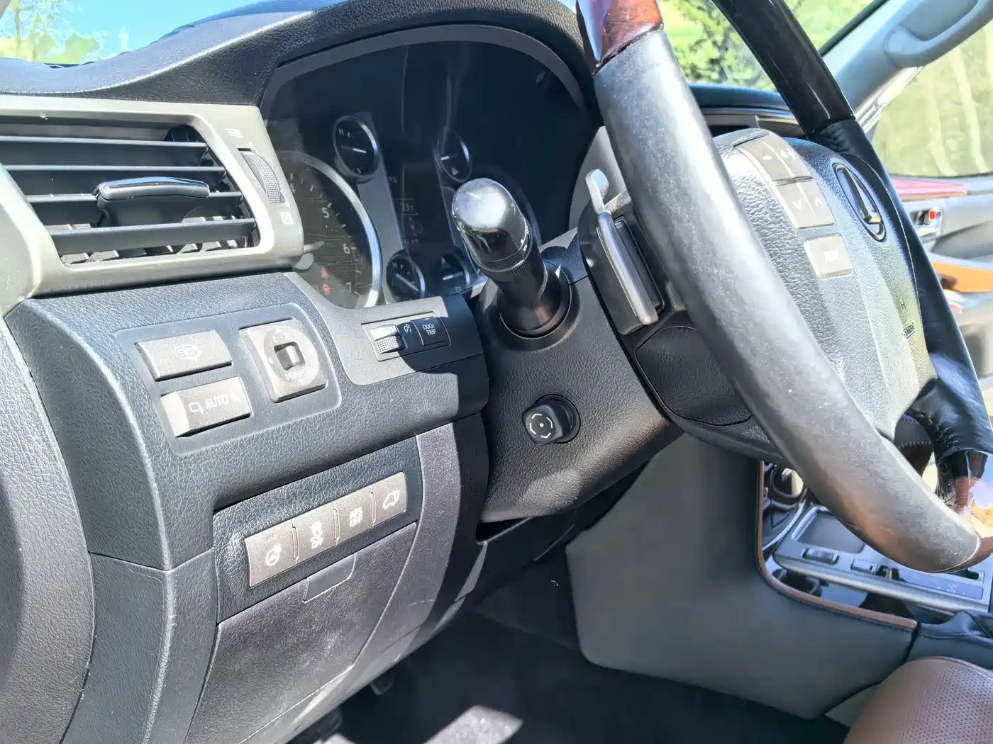 Lexus LX фото 11