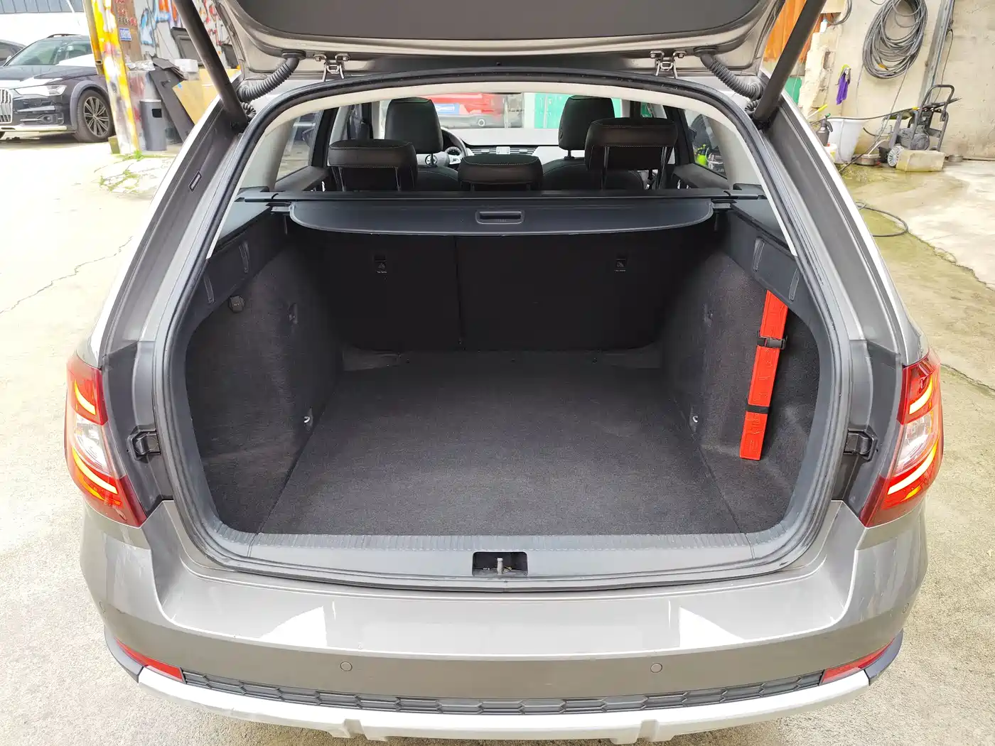 Škoda Octavia 2019 Wagon TSI280 DSG Flagship Edition China V фото 14