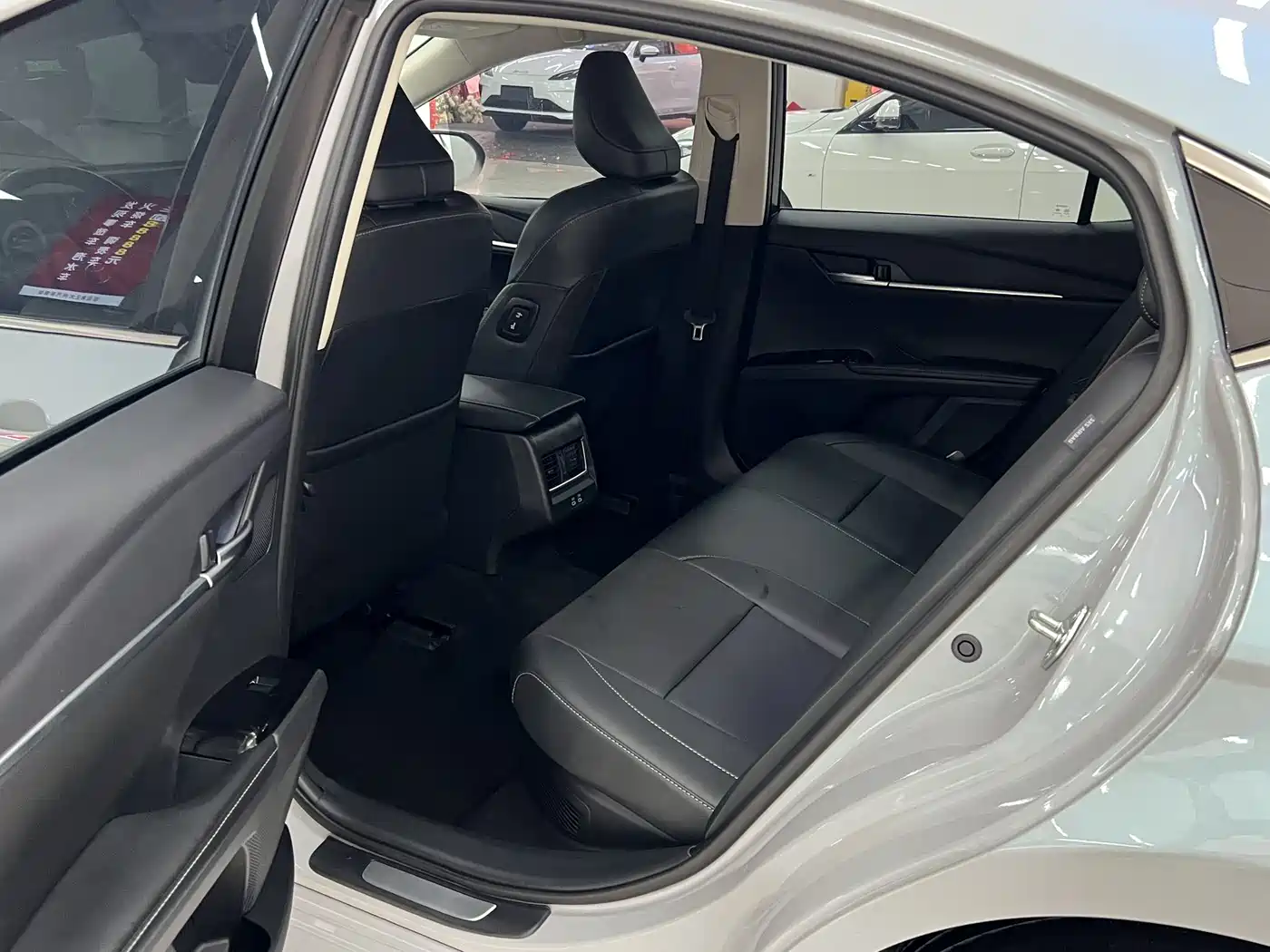 Toyota Camry 2024 Hybrid 2.0HG Premium Edition фото 6