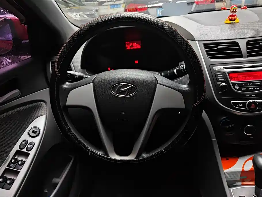 Hyundai Verna 2010 Sedan 1.4L Automatic Comfort GS фото 15