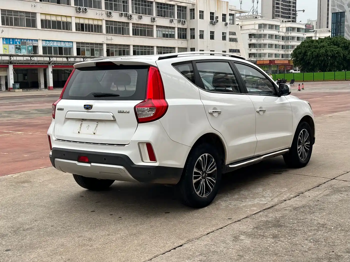Geely Emgrand X6 2016 2016 1.8L Manual Luxury