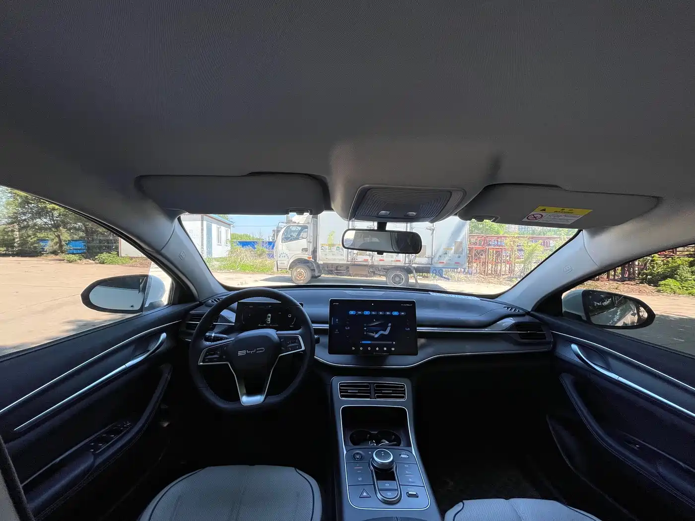 BYD Destroyer 05 2024 Glory Edition DM-i 120KM Luxury фото 8