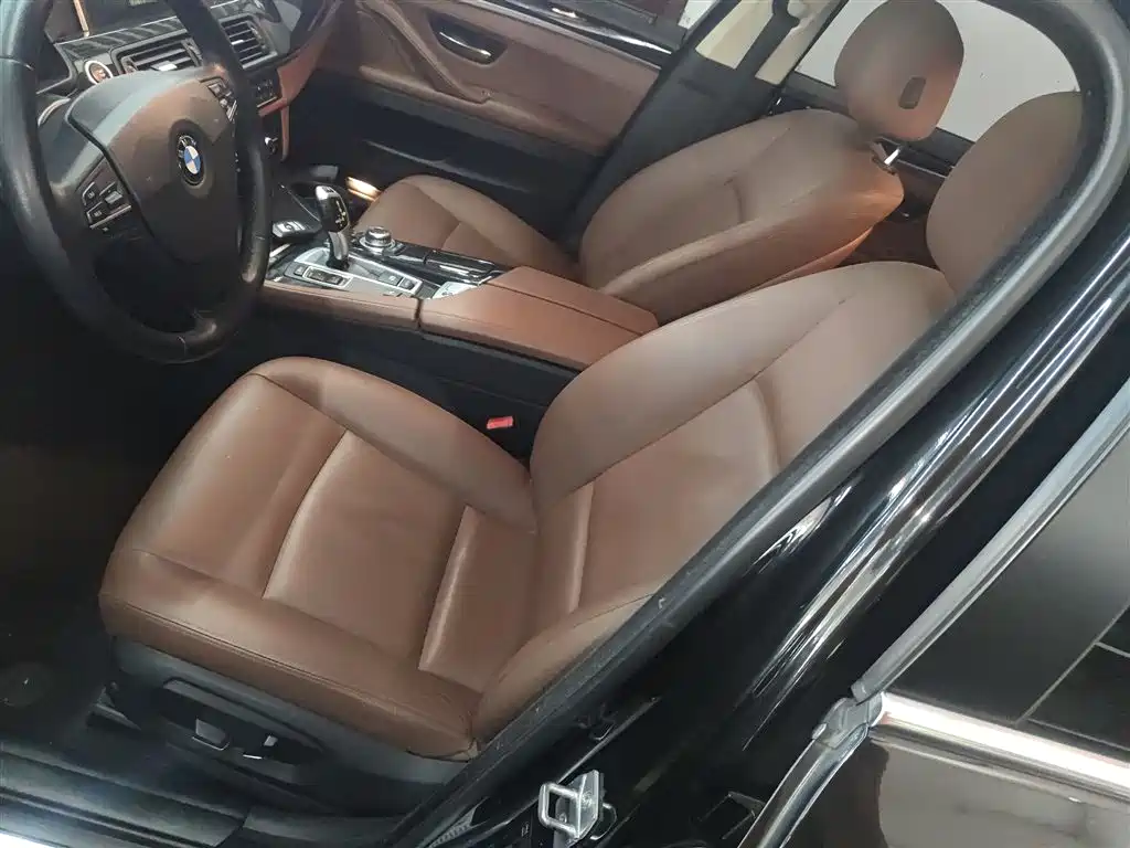 BMW 5 Series 2014 520Li Elegance фото 15