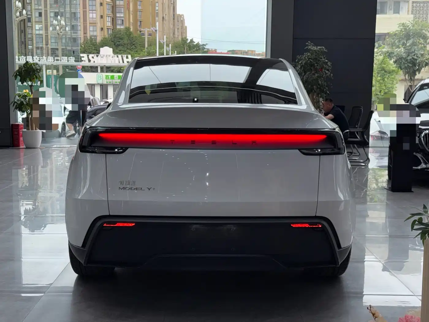 Tesla Model Y 2025 Long Range All-Wheel Drive фото 8