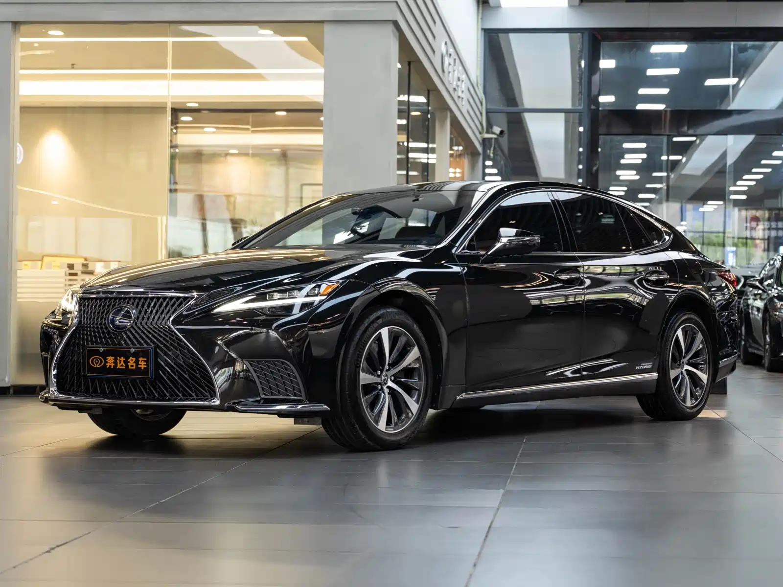 Фото 1 - Lexus LS