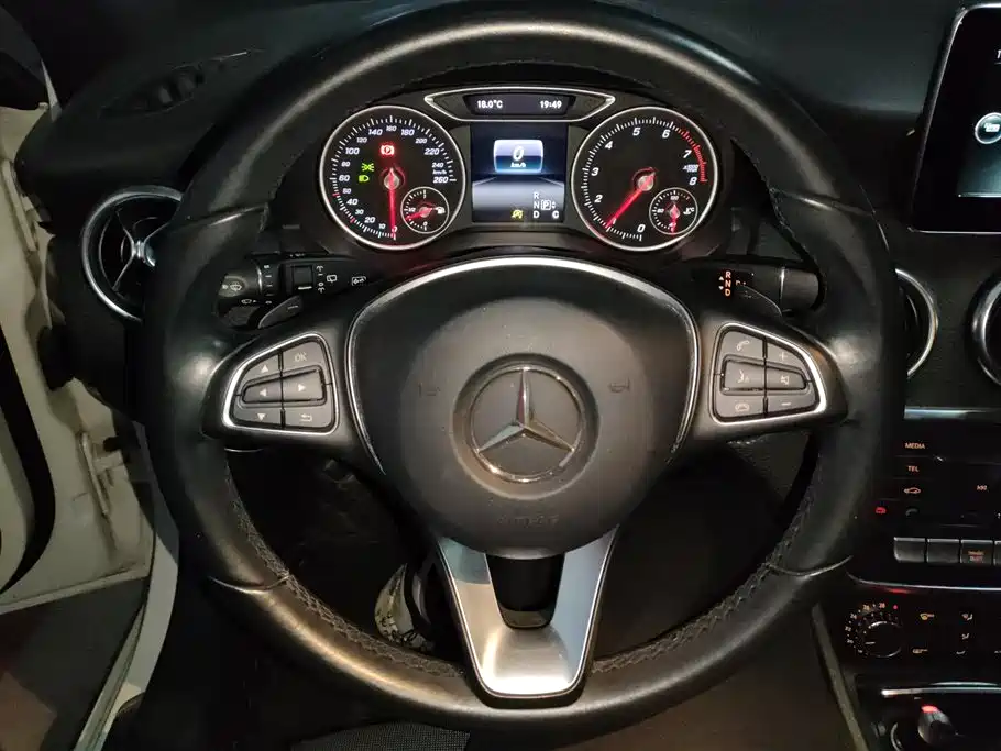 Mercedes-Benz A-Class (Import) 2016 A 200 Dynamic фото 15