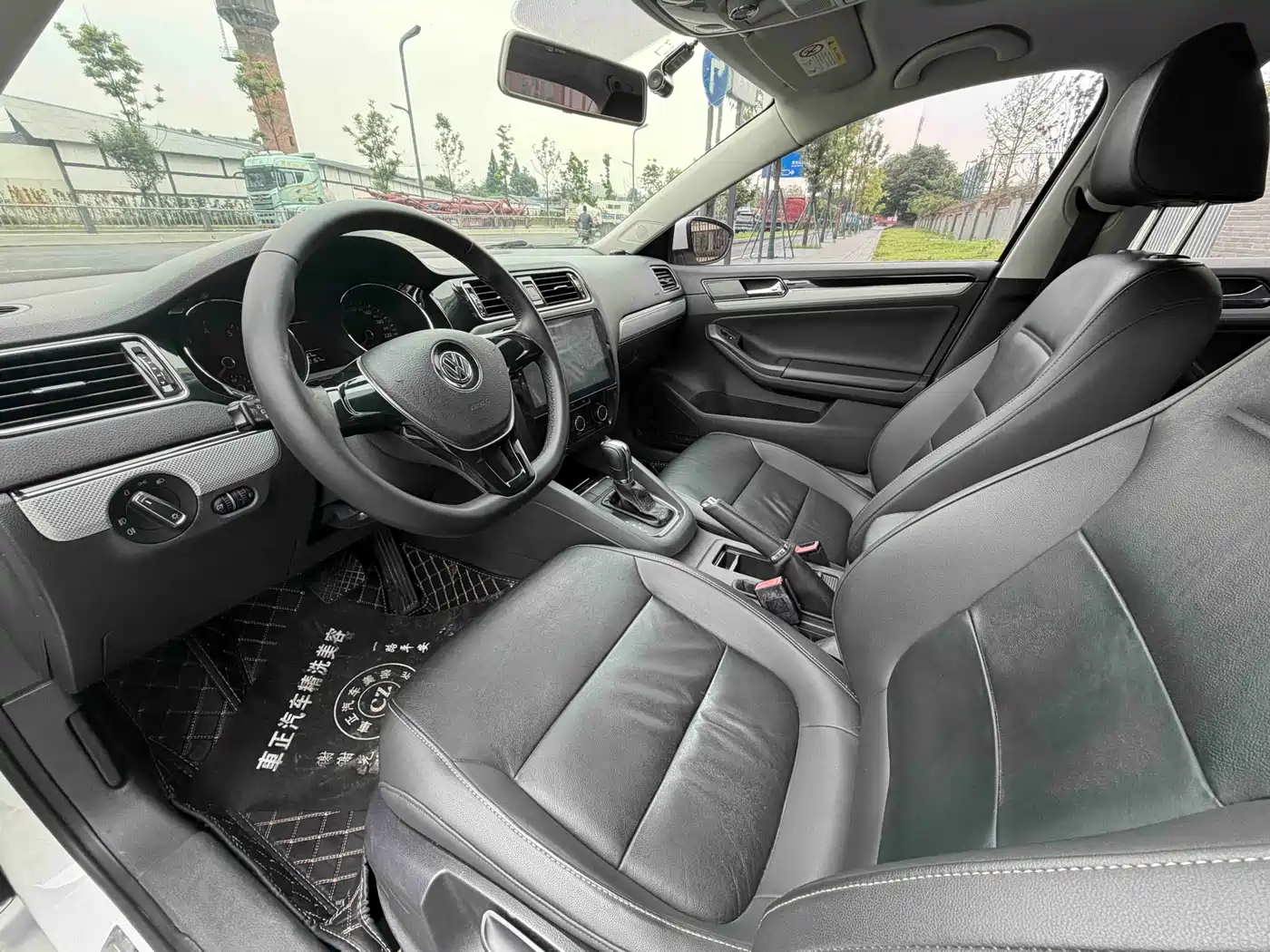 Volkswagen Sagitar 2015 230TSI Automatic Comfort фото 4