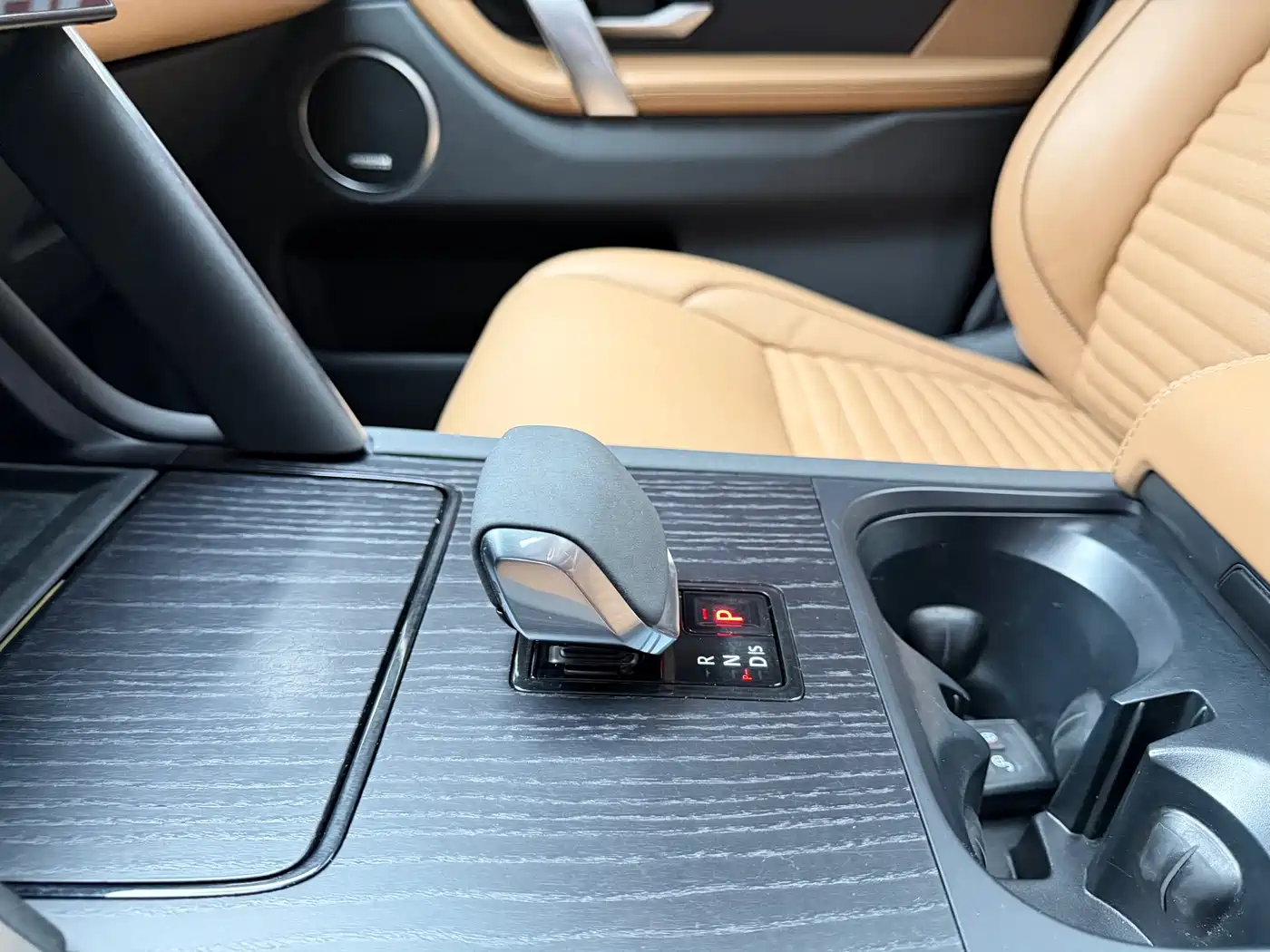 Land Rover Discovery Sport 2024 Luxury Custom Edition фото 31