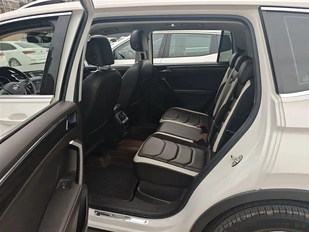 Volkswagen Tiguan L 2018 380TSI Automatic AWD Luxury Edition фото 17