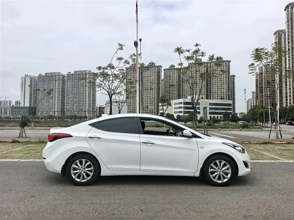 Hyundai Langdong 2016 1.6L Automatic Smart Edition фото 3