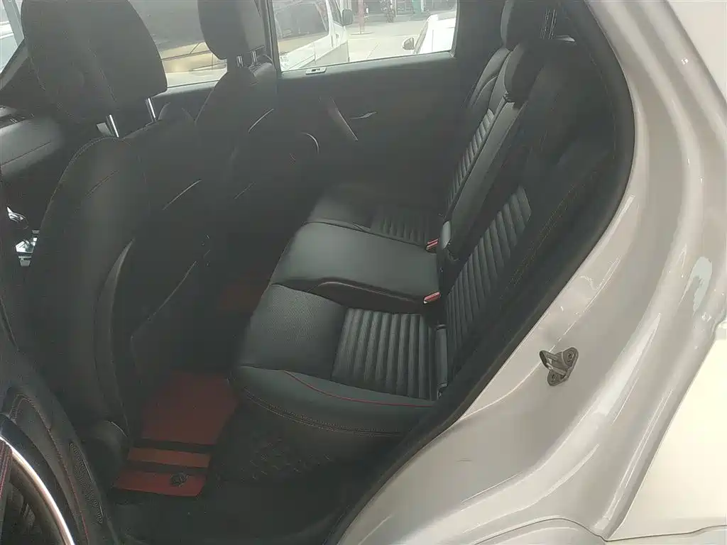 Land Rover Discovery Sport PHEV 2022 Facelift P300e Plug-in Hybrid фото 13