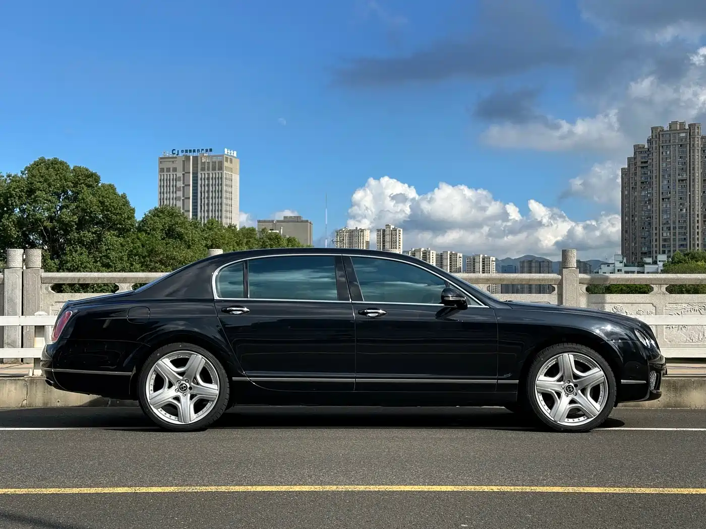 Bentley Flying Spur 2011 2010 6.0T 4-seater Version
