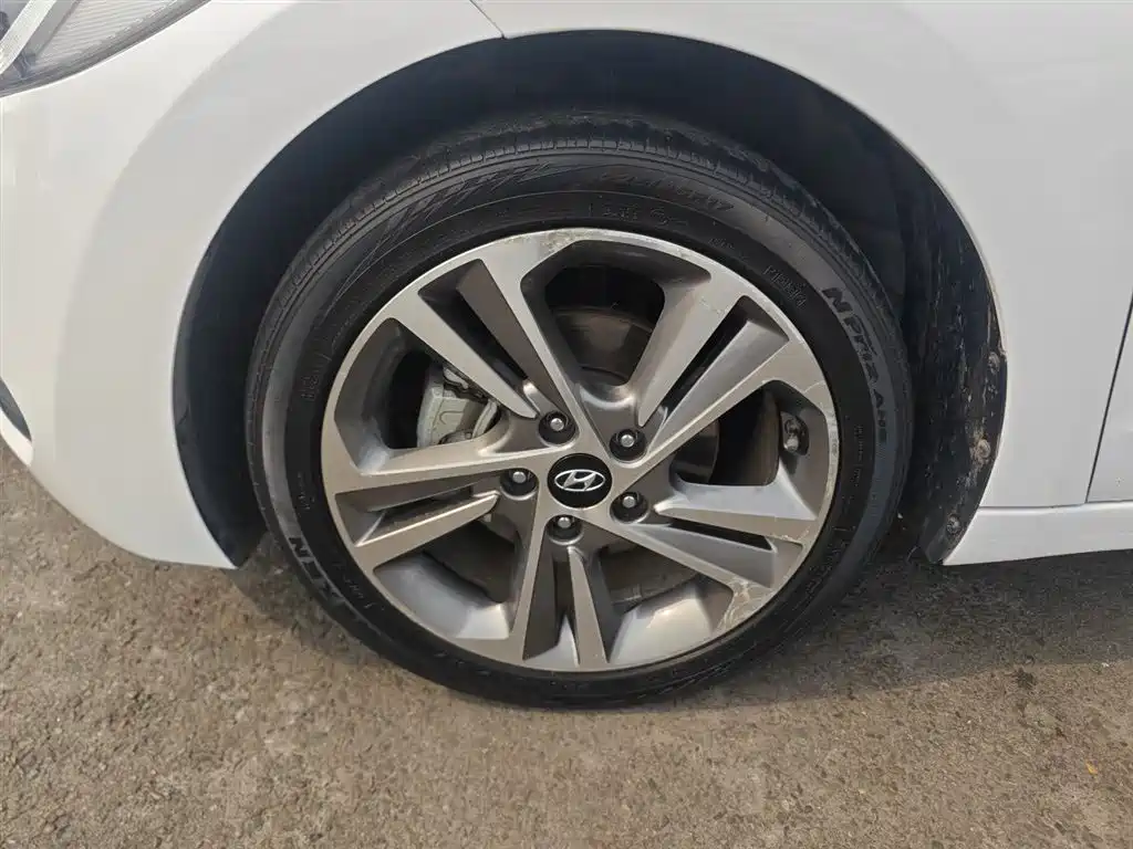 Hyundai Elantra 2016 1.6L Auto Smart·Youth Edition фото 25