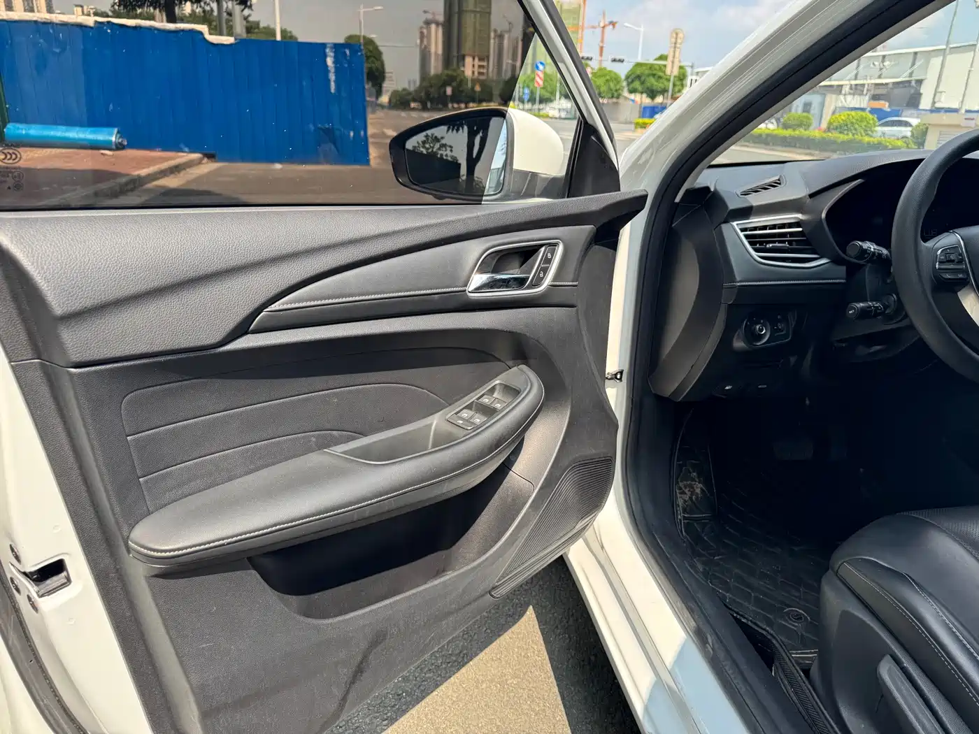 Roewe i5 2019 2020 1.5L Automatic 4G Connected Premium Flagship Edition